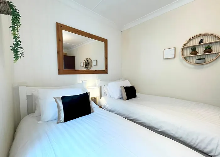 Penzance~Charming Family Home~3 Bed ~2 Bathrooms