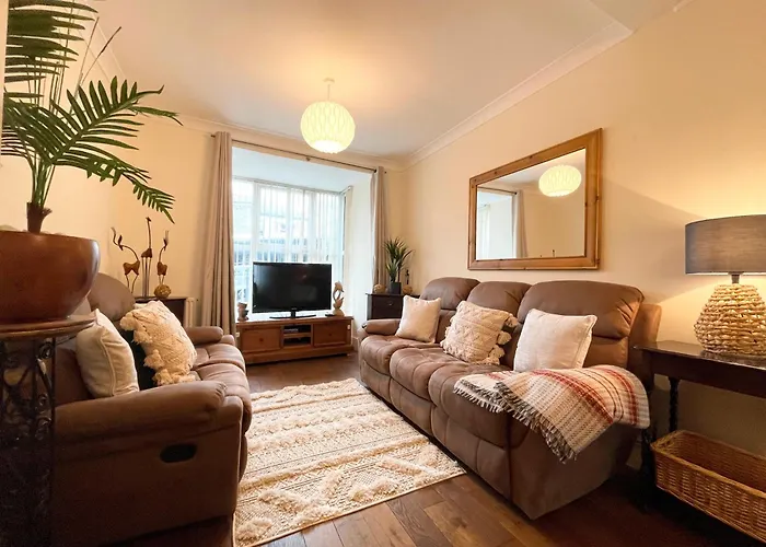Penzance~Charming Family Home~3 Bed ~2 Bathrooms