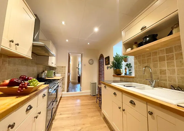 Penzance~Charming Family Home~3 Bed ~2 Bathrooms