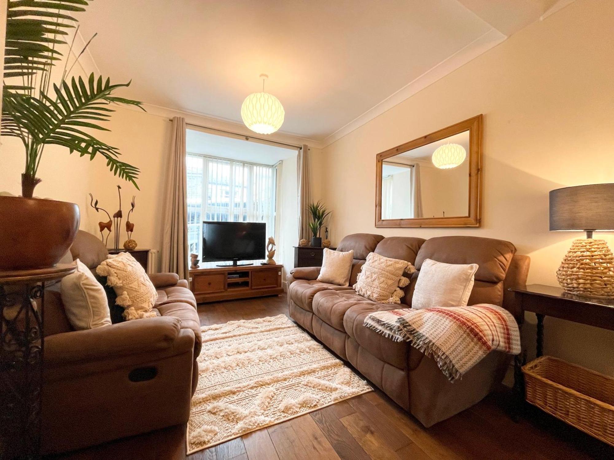 Penzance~charming Family Home~3 Bed ~2 Bathrooms Holiday home *