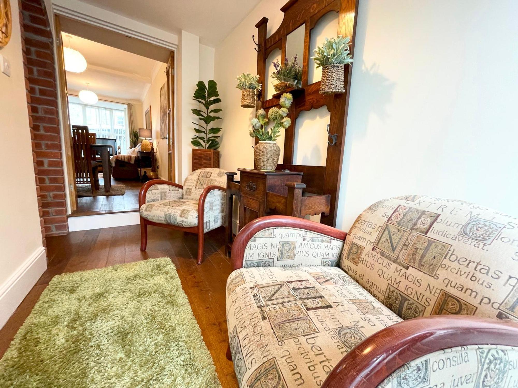 Penzance~charming Family Home~3 Bed ~2 Bathrooms *